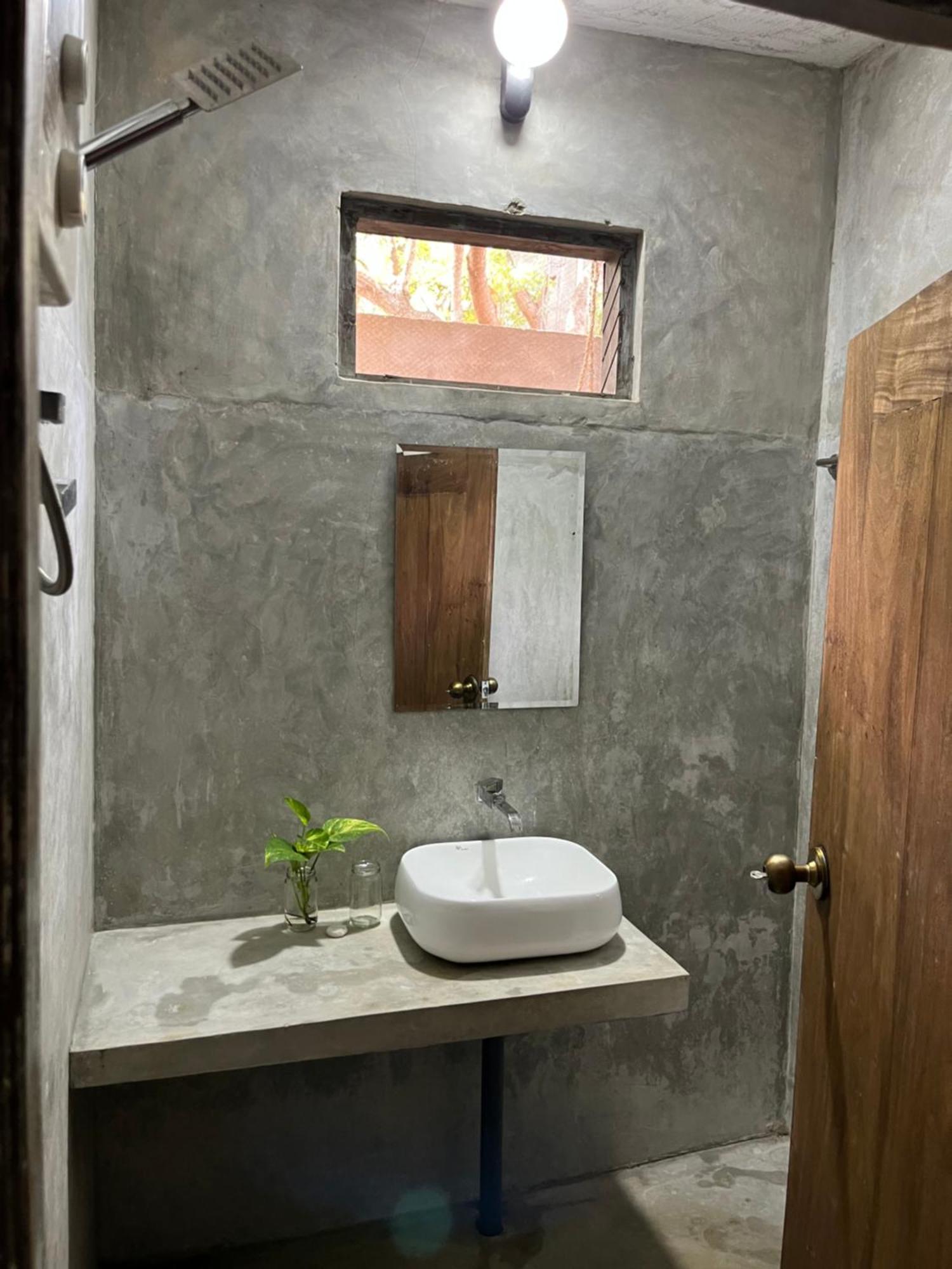 Waypoint Arugam Bay Hostel Bagian luar foto