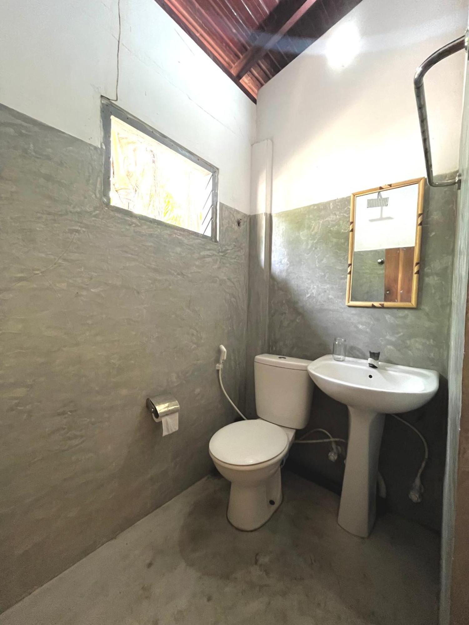 Waypoint Arugam Bay Hostel Bagian luar foto