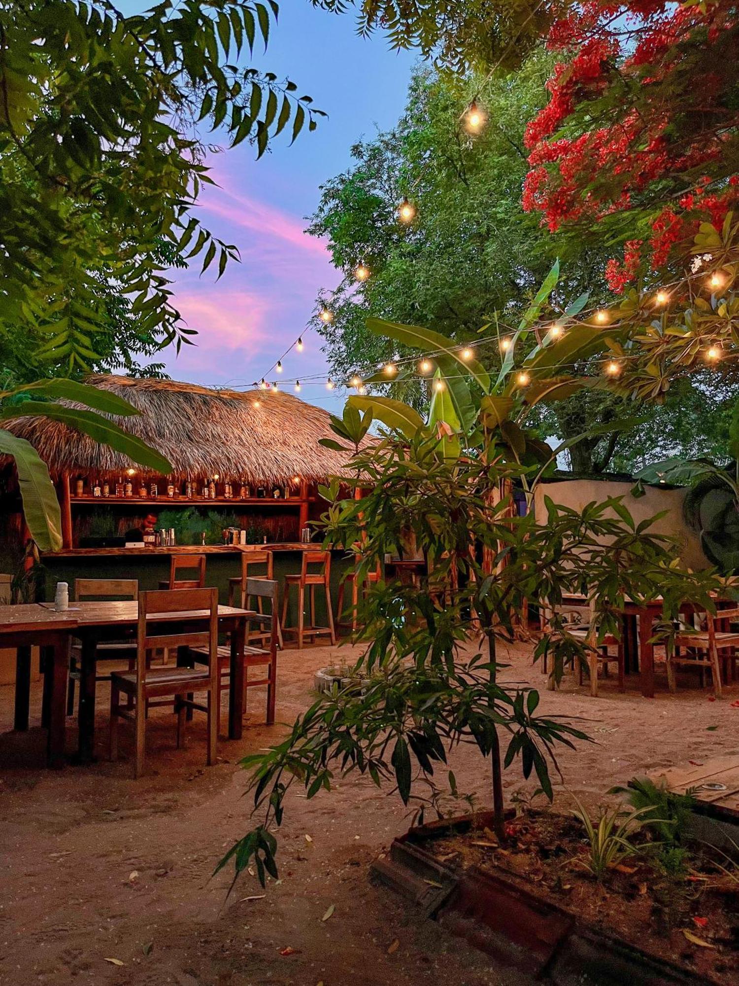 Waypoint Arugam Bay Hostel Bagian luar foto