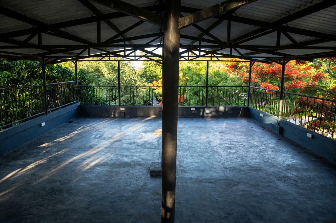 Waypoint Arugam Bay Hostel Bagian luar foto